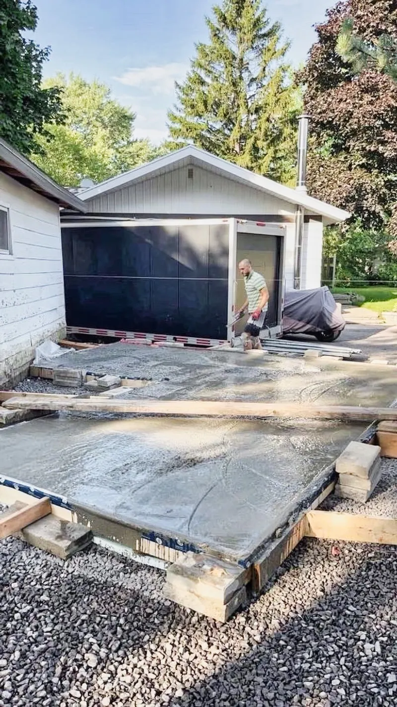 Coulée de dalle de béton pour un agrandissement par Forza Construction